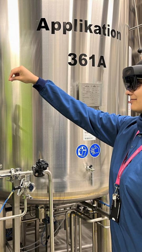 biotekstuderende med HoloLens